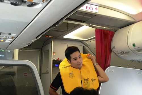 Tự ý dùng áo pháo trên máy bay bị phạt 2 triệu đồng