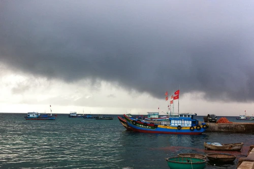 Tàu cá va chạm trên biển, một ngư dân trẻ tử vong