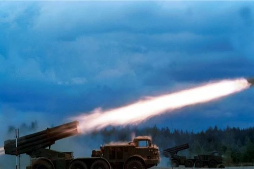 Ukraine di chuyển tên lửa đa nòng Uragan đến khu vực an ninh miền đông