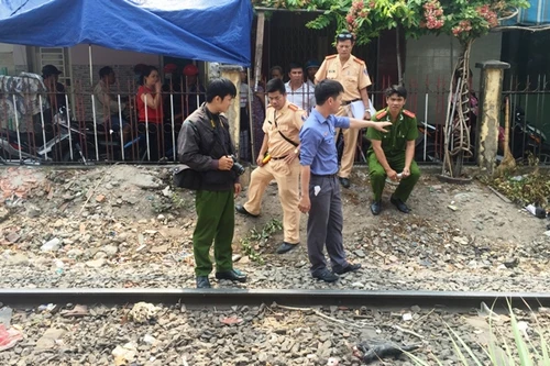 Đi mua thuốc hút, bị tàu hỏa tông tử vong