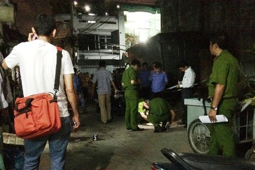 Cầm dao xông vào nhà, đâm gục người đàn ông đang ngồi nhậu