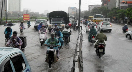 Hà Nội lại ngập nặng vì mưa