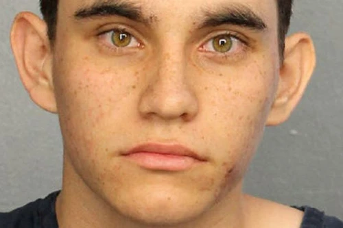 Công bố danh tính kẻ xả súng sát hại 17 người tại trường Marjory Stoneman Douglas