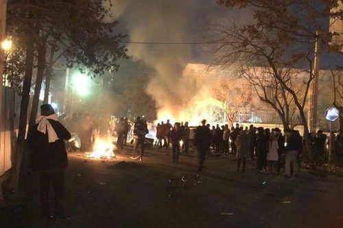 5 nhân viên an ninh thiệt mạng trong các vụ bạo loạn xảy ra tại Iran