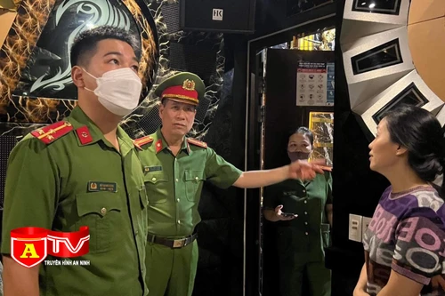 CAQ Hoàn Kiếm xử lý nghiêm các quán karaoke không đủ điều kiện hoạt động