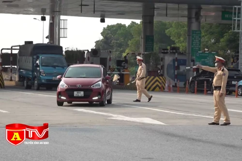 Xử lý nghiêm xe ô tô che biển, sửa biển kiểm soát