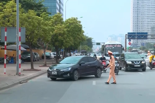 Xử phạt gần 1.100 trường hợp lái xe đi vào làn khẩn cấp trên cao tốc và tuyến đường vành đai