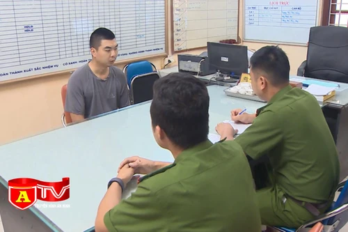 Túng tiền, cầm dao ra đường đe dọa cướp tài sản