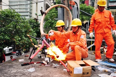 EVN HANOI đồng loạt khởi công 35 công trình đầu Xuân Đinh Dậu