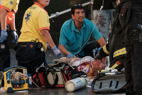 Đâm xe khủng bố kinh hoàng ở phố đi bộ Barcelona, ít nhất 93 người thương vong