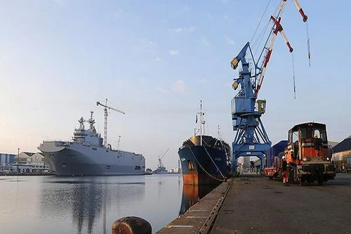 Tàu sân bay chở trực thăng Mistral bị rao bán trên internet