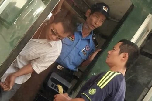 Bí thư Thành ủy Hà Nội chỉ đạo làm rõ phản ánh "dùng dao cưỡng đoạt tiền gửi xe ở Linh Đàm"