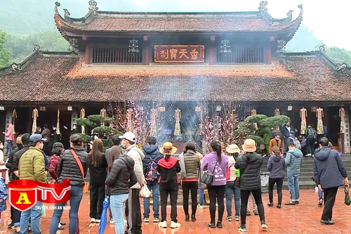 Chùa Hương bảo đảm phòng, chống dịch ngày đầu mở cửa đón khách