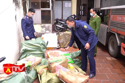 Phát hiện gần 5 tấn thực phẩm có dấu hiệu hư hỏng, không rõ nguồn gốc xuất xứ