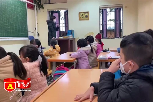 Học sinh lớp 1 đến lớp 6 tại 18 huyện, thị ở Hà Nội đi học trở lại