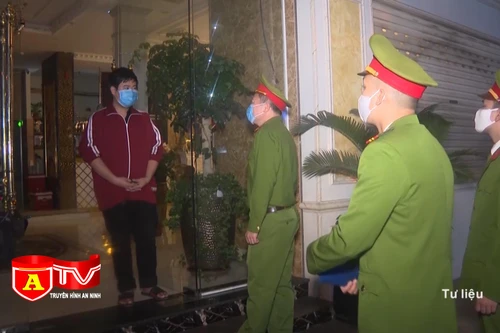 Bộ Y tế: Người đến quán karaoke, vũ trường phải tiêm vaccine đủ liều