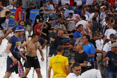 Nga triệu đại sứ Pháp, phản đối việc bắt CĐV Nga tại EURO