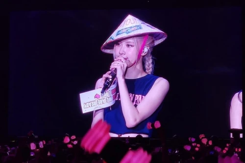 Đêm diễn đầu tiên của nhóm BlackPink tại Hà Nội: Dù nhiều ghế trống nhưng không khí vẫn cuồng nhiệt