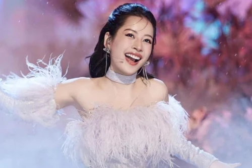 Thực hư tin đồn các clip Chi Pu hát "See tình" đang bị gỡ khỏi nền tảng số trong nước