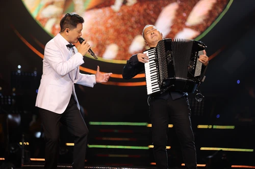 NSƯT Đăng Dương "trẻ hóa" nhạc đỏ trong liveshow "Tổ quốc gọi tên mình"