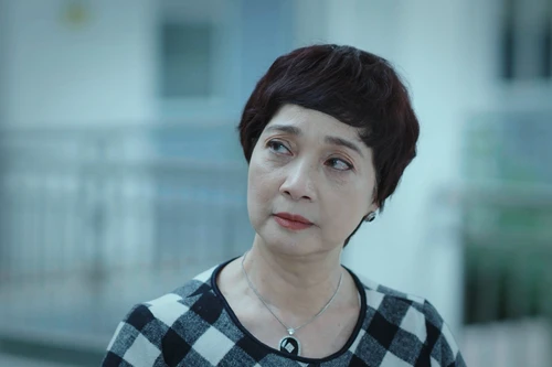 Tranh cãi về câu thoại của NSND Lê Khanh trong phim phát sóng "giờ Vàng"