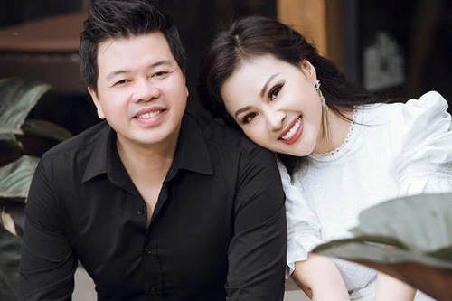 Ca sĩ Đăng Dương: "Lúc mới quen, vợ ghét tôi đến mức xem tivi còn muốn...tắt" 