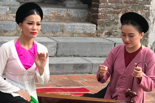 Đêm nghệ thuật "Mẹ và quê hương" tại không gian đi bộ hồ Gươm