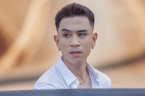 Ca sĩ Dương Edward giải thích lý do tự tay xóa 3 MV thu hút 150 triệu "view"