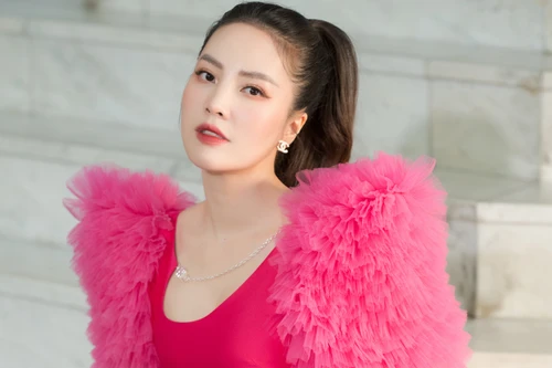 Á hậu Thụy Vân nhận xét về Hoa hậu Thanh Thủy: "Không nét nào trên gương mặt bị lệch"