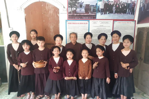 Gần 400 nghệ nhân tham gia liên hoan xẩm, chèo ở quê hương nghệ nhân Hà Thị Cầu