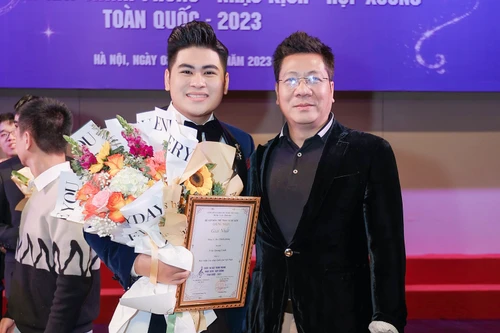 Chàng trai dân tộc Mường, nhân viên bán vé bể bơi đăng quang ngôi vị Quán quân âm nhạc