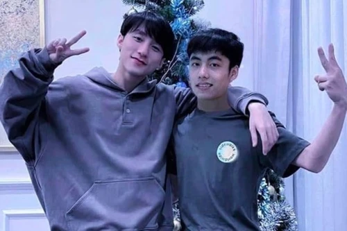 Anh em Sơn Tùng và Mono lần đầu "đọ" sức hút trên cùng một sân khấu 