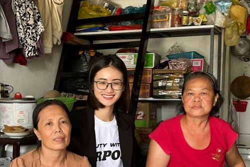 Hoa hậu Ý Nhi xin lỗi vì những phát ngôn vụng về, lên đường đi du học 2 năm