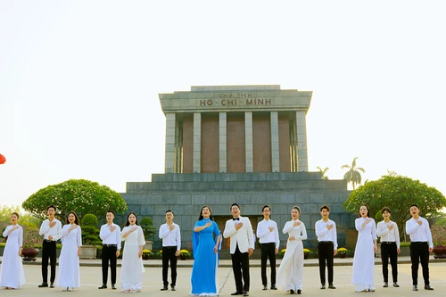 Nhạc sĩ Kiên Ninh tái hiện hành trình tìm đường cứu nước của Bác bằng âm nhạc