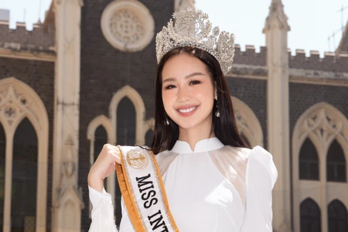 Nhan sắc của Bảo Ngọc "hậu" trao lại vương miện "Hoa hậu Liên lục địa"