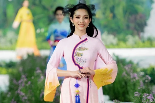 Nhà thiết kế dân tộc Tày với bộ sưu tập áo dài "Việt Nam gấm hoa"