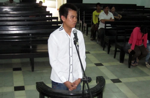 "Chơi" thuốc rồi “làm bậy” với em họ 12 tuổi