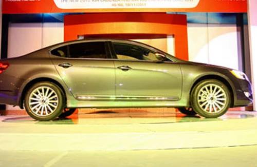 Kia Cadenza lần đầu tiên có mặt tại Việt Nam