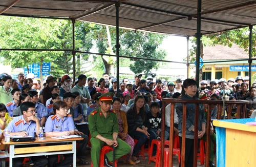 Tuyên phạt 9 tháng tù giam cho mẹ kế bạo hành con chồng