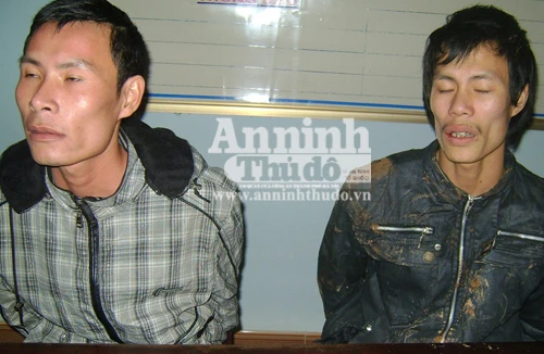 Bắt 2 đối tượng hung hãn dùng đá ném công an