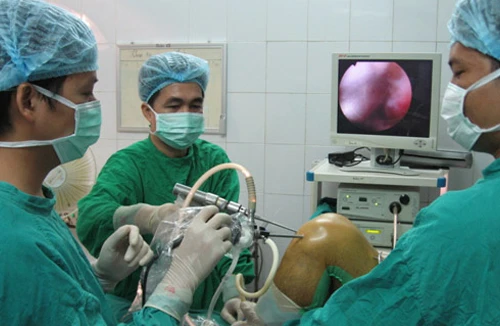 Chia sẻ kỹ thuật thay khớp háng