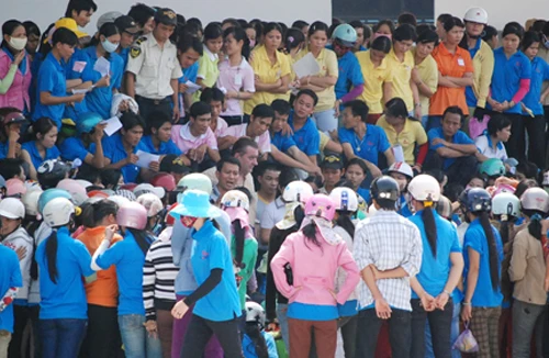 Công ty “nợ” lương, gần 300 công nhân đình công