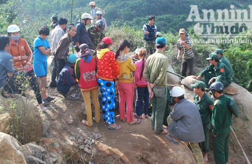 Truy điệu, an táng 11 hài cốt liệt sĩ