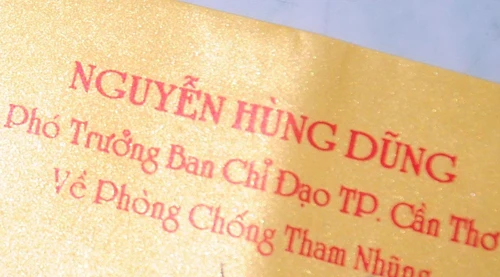 Tự nhận kỷ luật khiển trách vì in chức danh "chống tham nhũng" lên thiếp cưới 