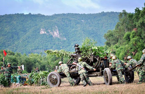 Pháo phòng không 37mm khạc đạn, diệt gọn mục tiêu