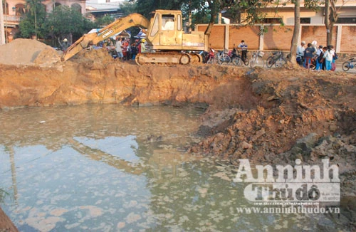 Đào hố thi công không biển báo, chết hoài vẫn không chừa!