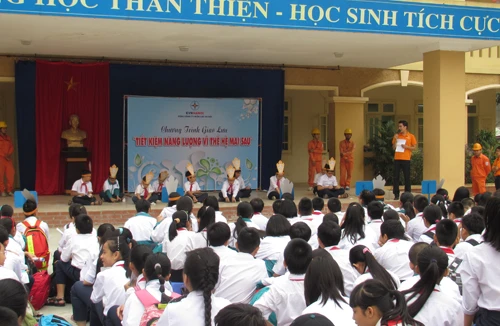 Tuyên truyền tiết kiệm điện tại các trường THCS 