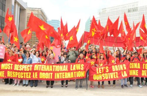 Đồng bào Việt Nam ở xa Tổ quốc hướng về biển đảo quê hương