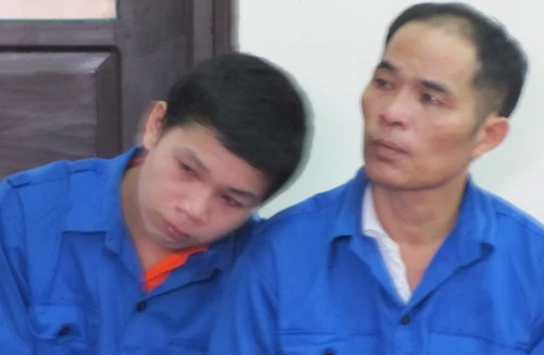 Bi kịch con đưa dao cho cha đâm chết người