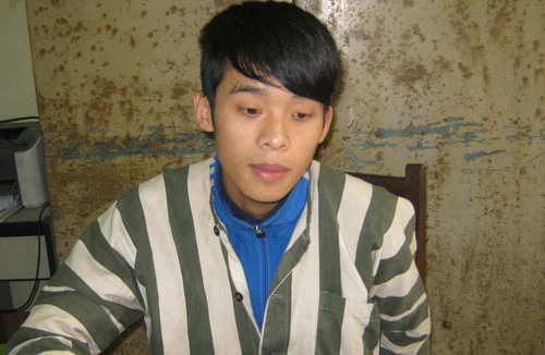 Tấn công lái xe taxi, cướp điện thoại, ví tiền